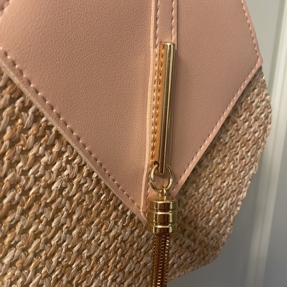 Pink bag with gold chain! - Picture 2 of 4